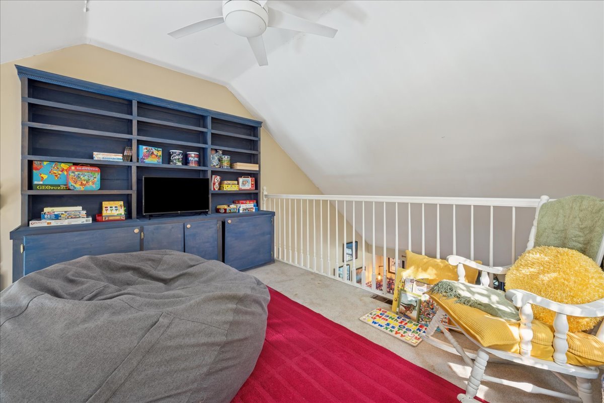 15 Mulberry Drive, Hawthorn Woods, IL 60047