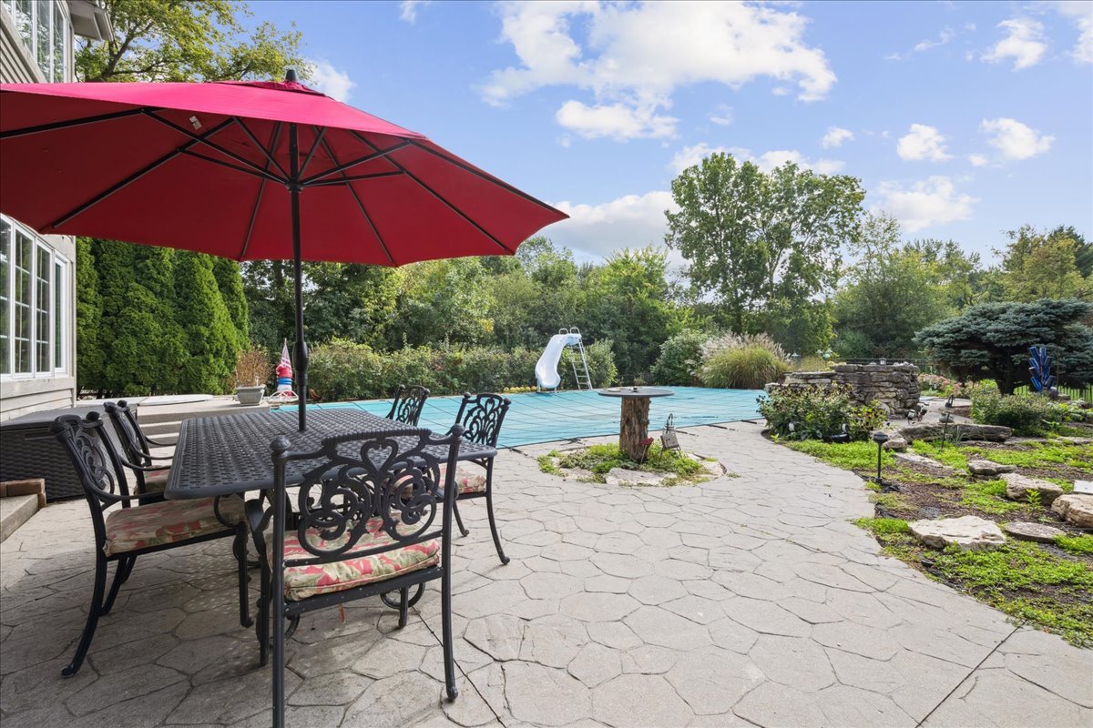 15 Mulberry Drive, Hawthorn Woods, IL 60047