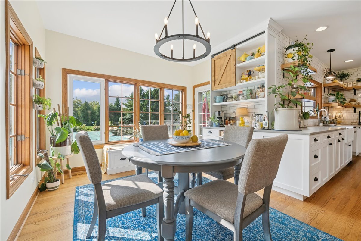 15 Mulberry Drive, Hawthorn Woods, IL 60047