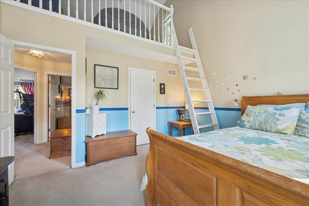 15 Mulberry Drive, Hawthorn Woods, IL 60047