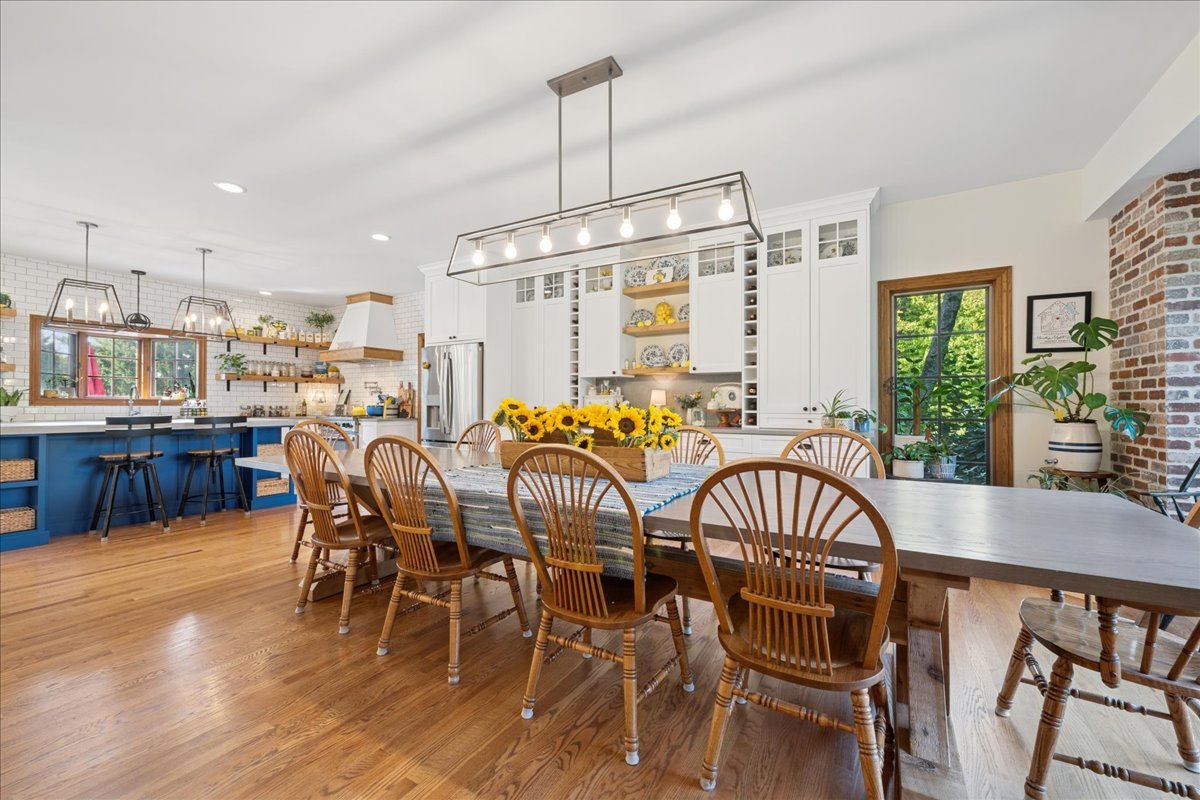 15 Mulberry Drive, Hawthorn Woods, IL 60047