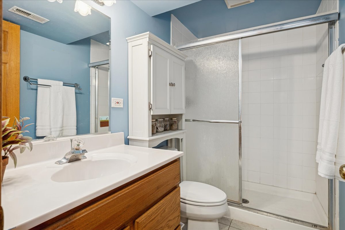 15 Mulberry Drive, Hawthorn Woods, IL 60047