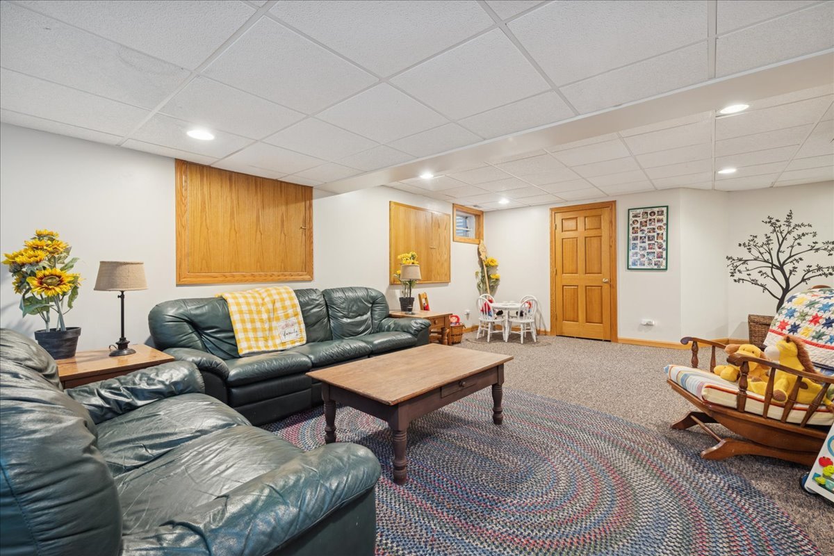 15 Mulberry Drive, Hawthorn Woods, IL 60047