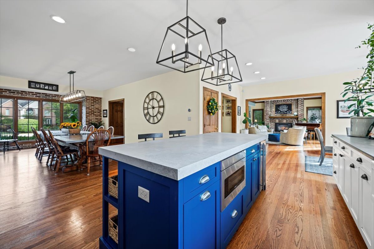 15 Mulberry Drive, Hawthorn Woods, IL 60047