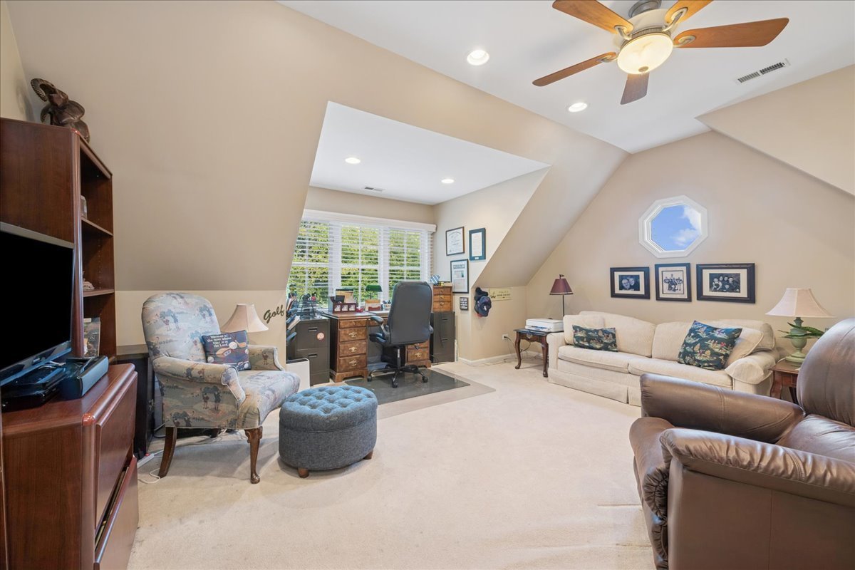 15 Mulberry Drive, Hawthorn Woods, IL 60047