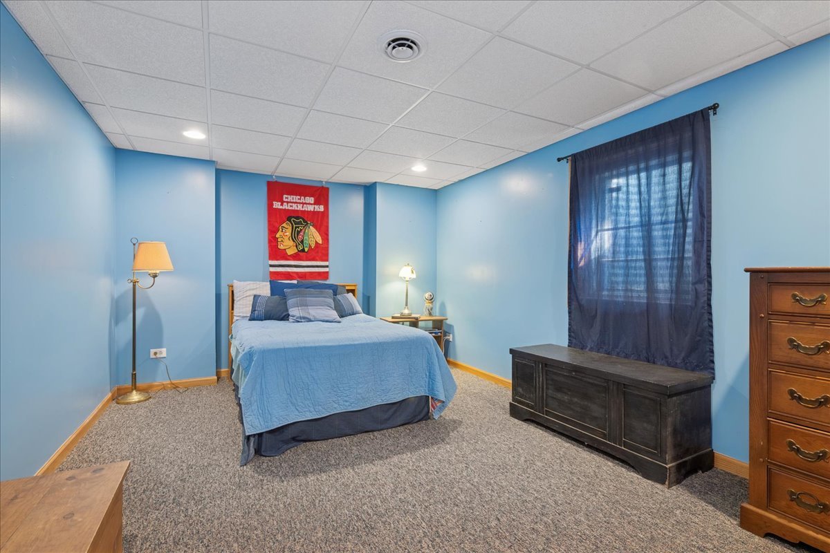 15 Mulberry Drive, Hawthorn Woods, IL 60047