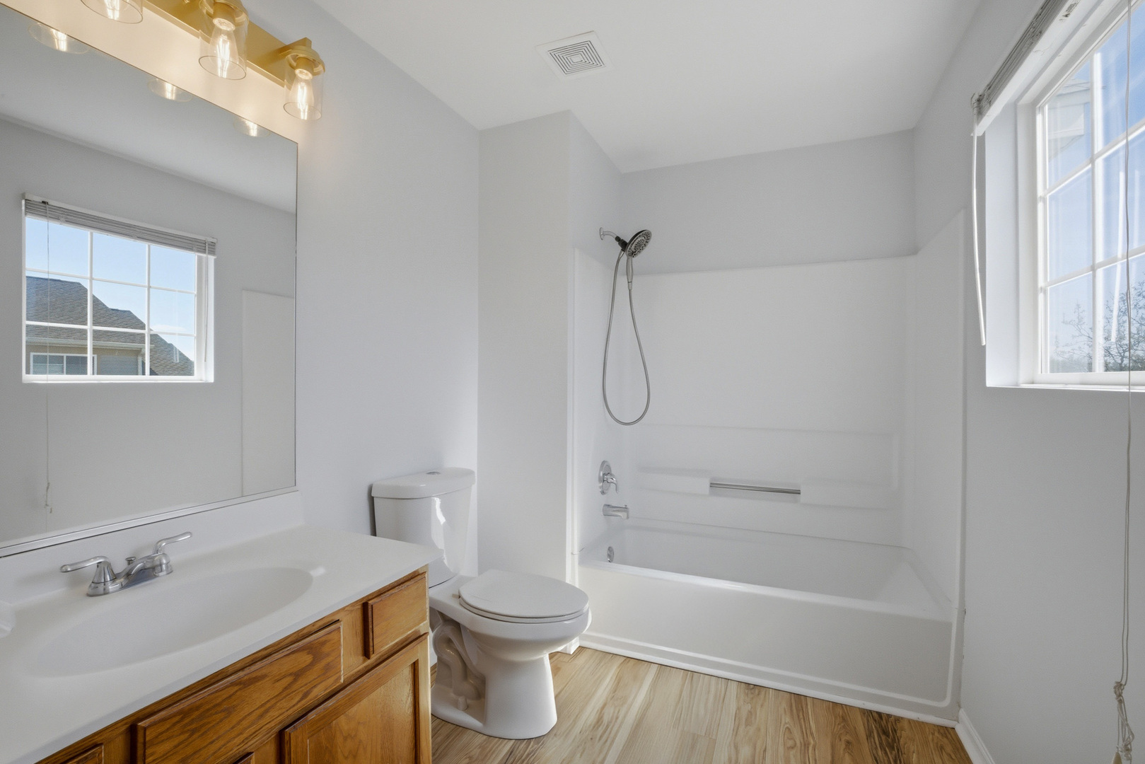 304 Monarch Drive, Streamwood, IL 60107