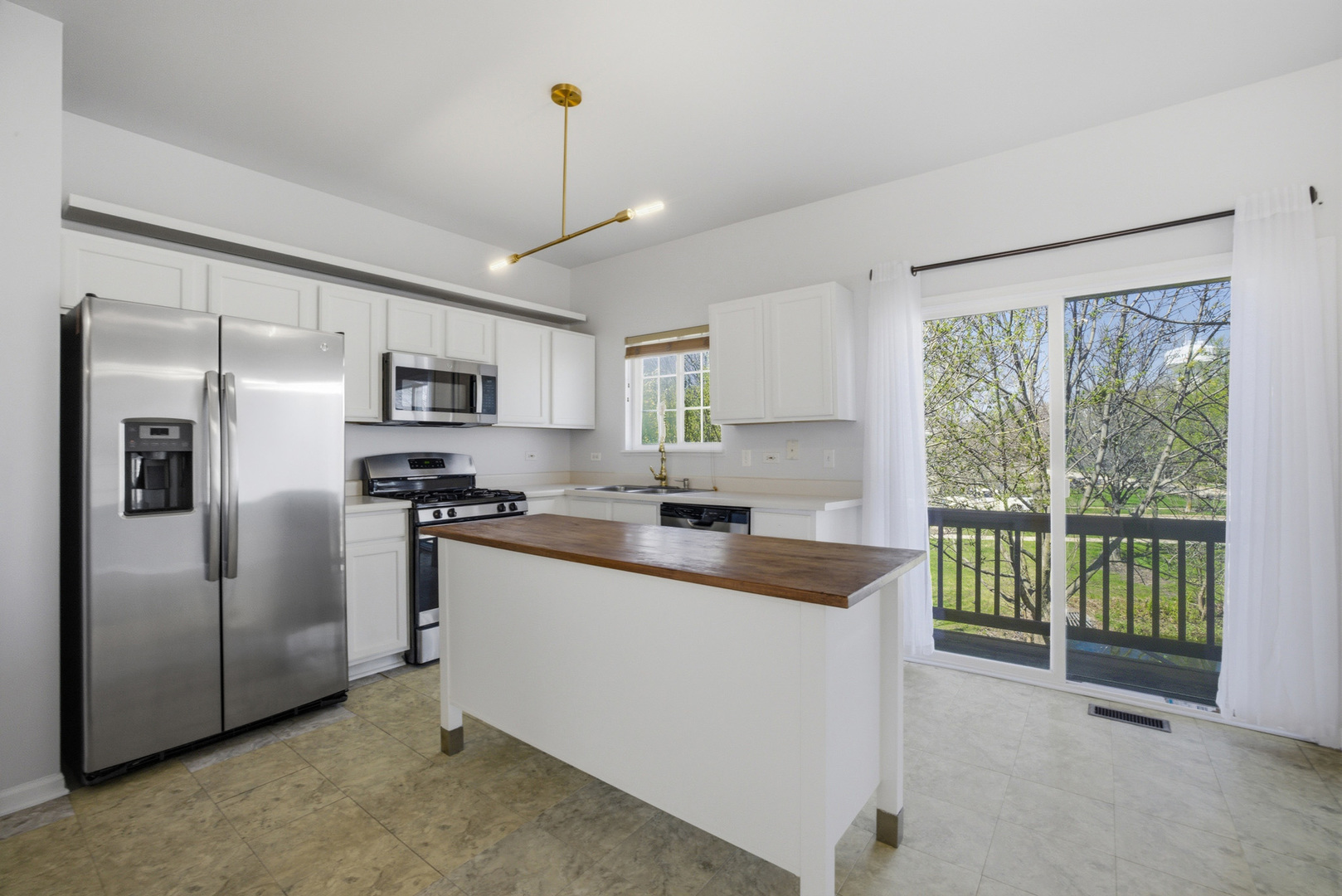 304 Monarch Drive, Streamwood, IL 60107