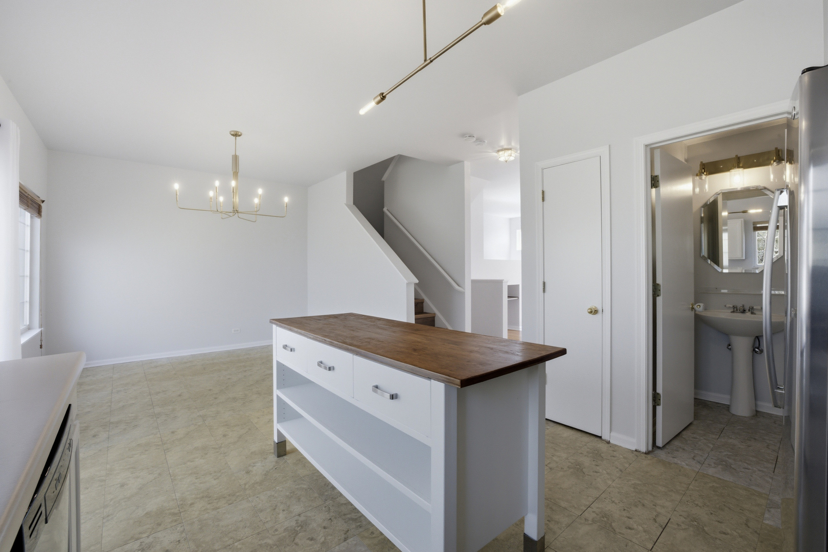 304 Monarch Drive, Streamwood, IL 60107