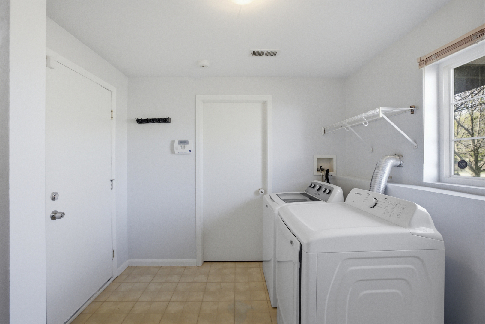 304 Monarch Drive, Streamwood, IL 60107