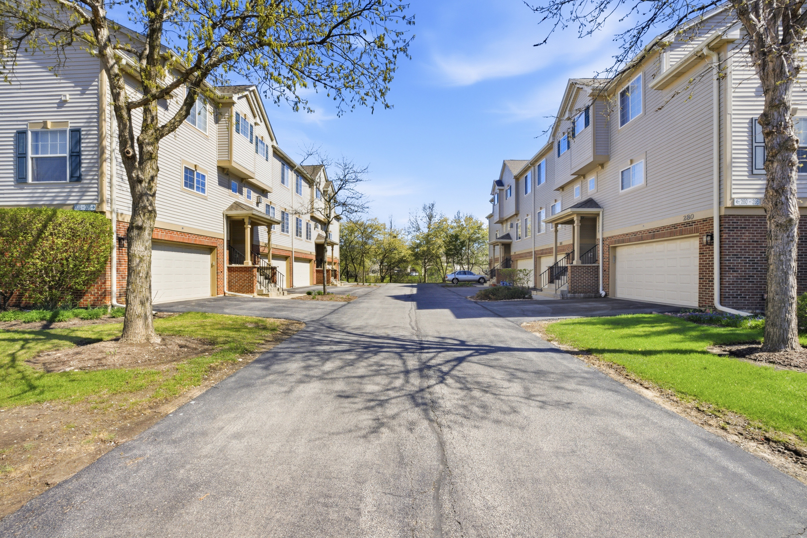 304 Monarch Drive, Streamwood, IL 60107