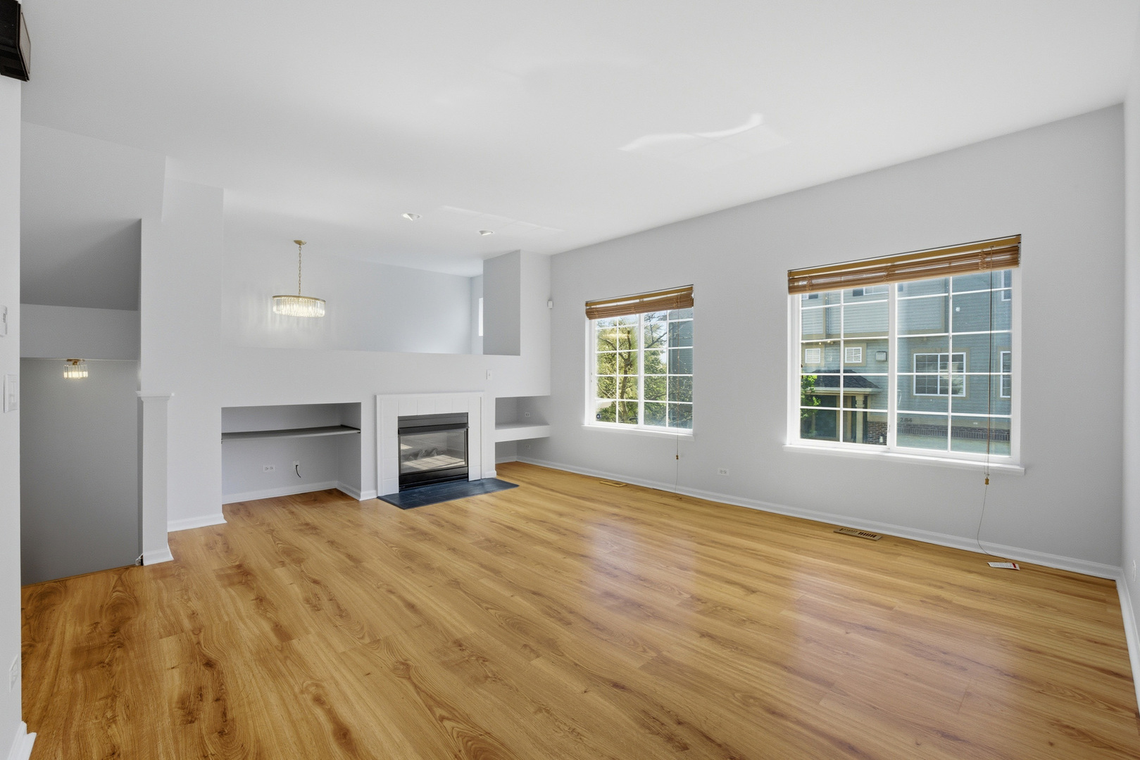 304 Monarch Drive, Streamwood, IL 60107