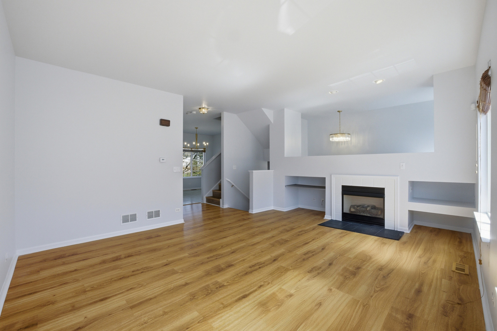 304 Monarch Drive, Streamwood, IL 60107