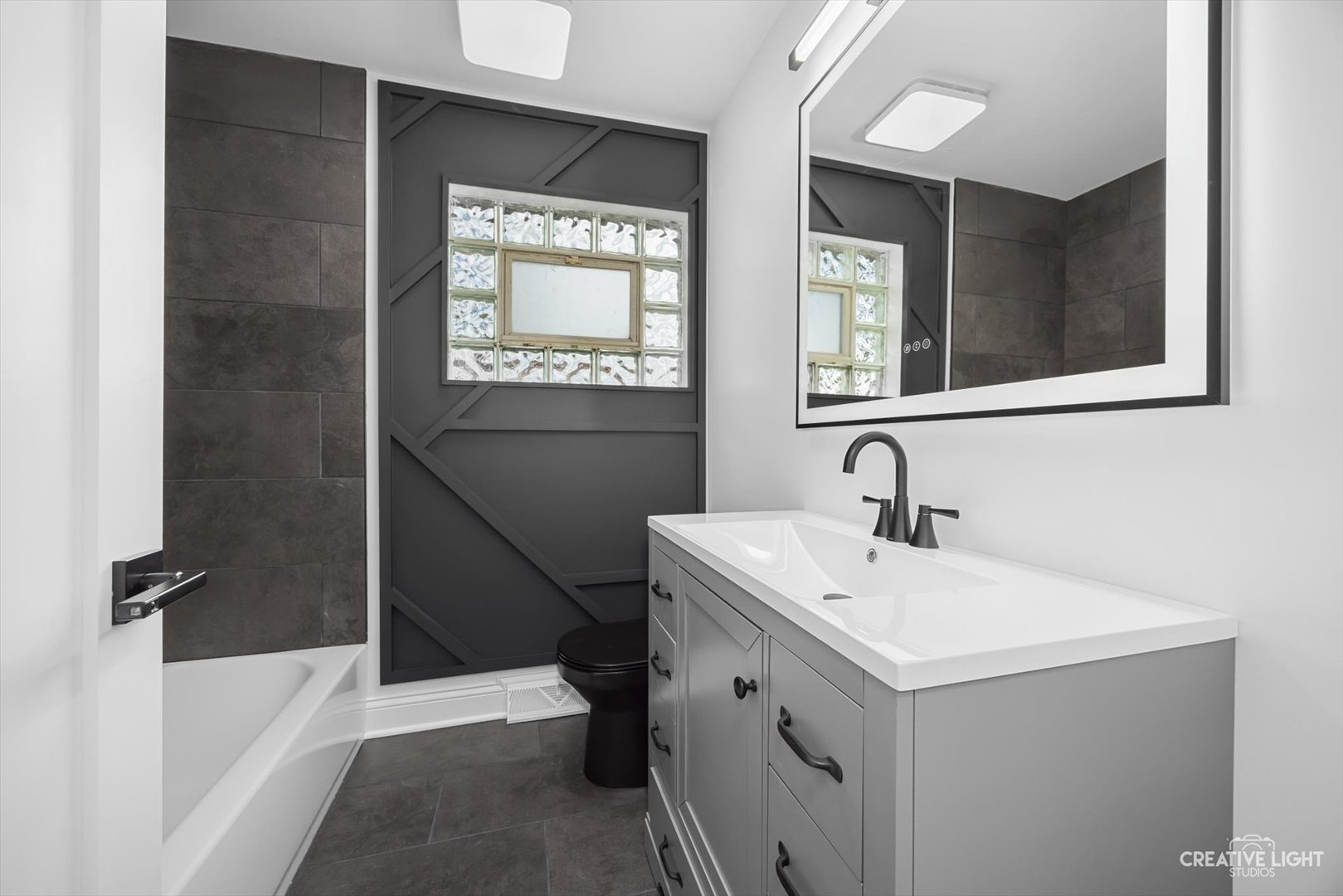 11101 S Ewing Avenue, Chicago, IL 60617