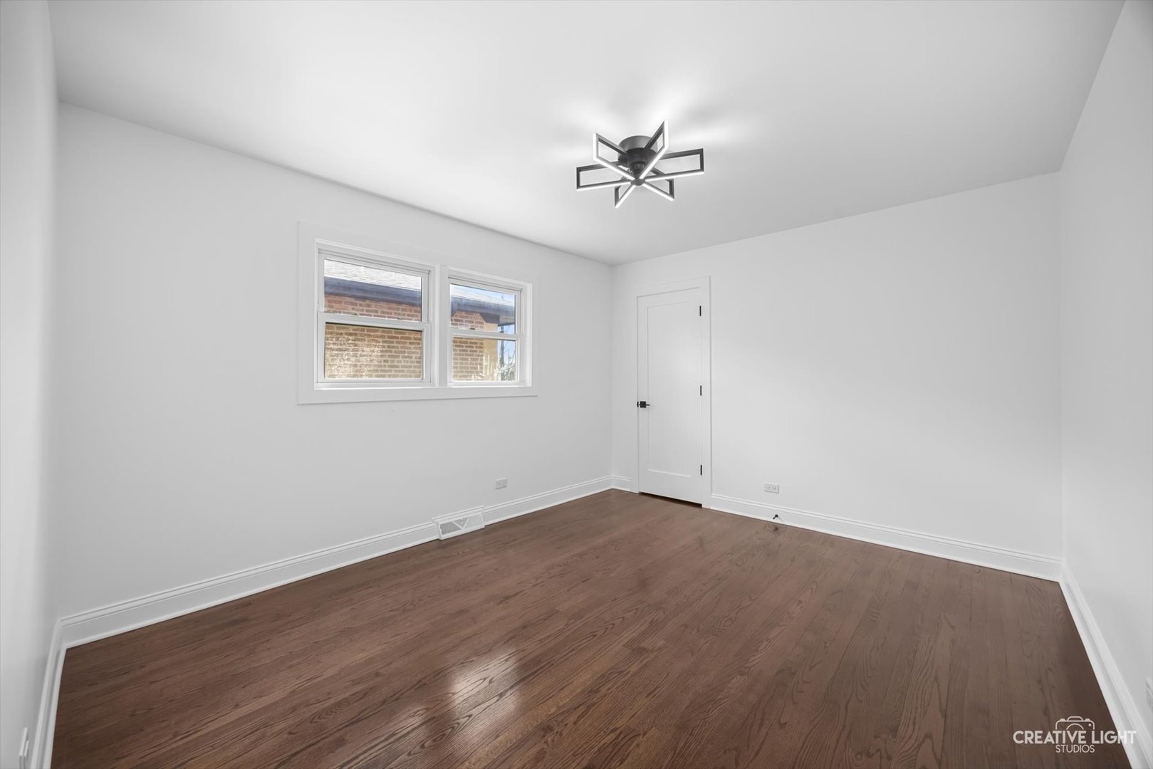 11101 S Ewing Avenue, Chicago, IL 60617