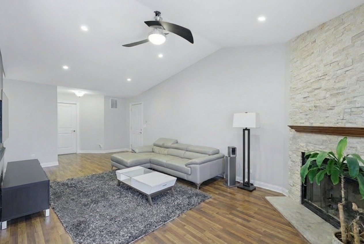 1612 Warwick Court #A2, Wheeling, IL 60090