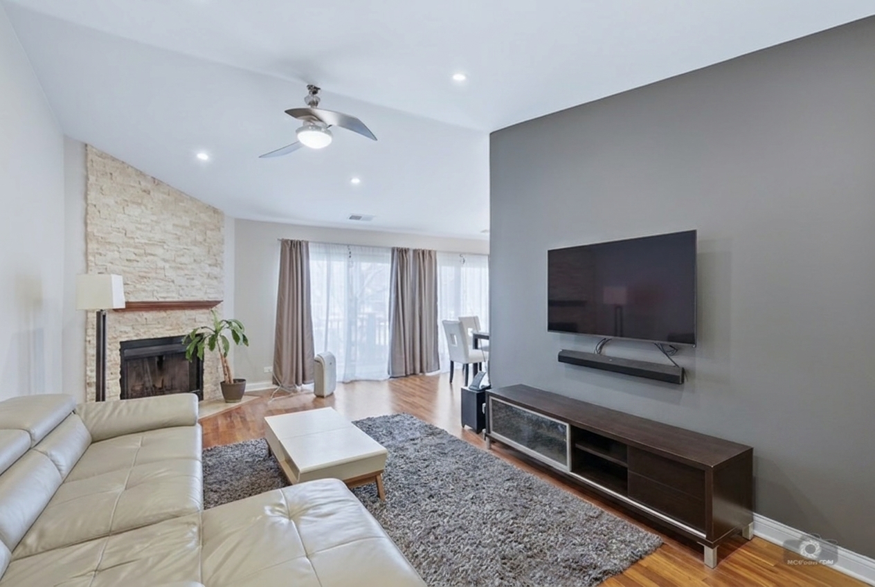 1612 Warwick Court #A2, Wheeling, IL 60090