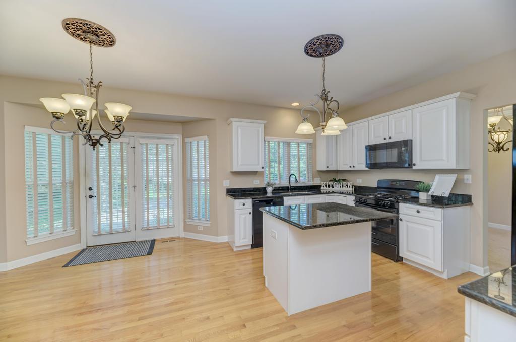 496 Bennett Drive, North Aurora, IL 60542