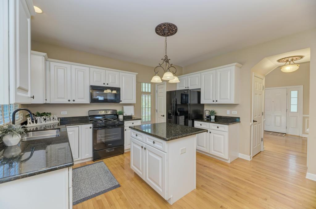 496 Bennett Drive, North Aurora, IL 60542