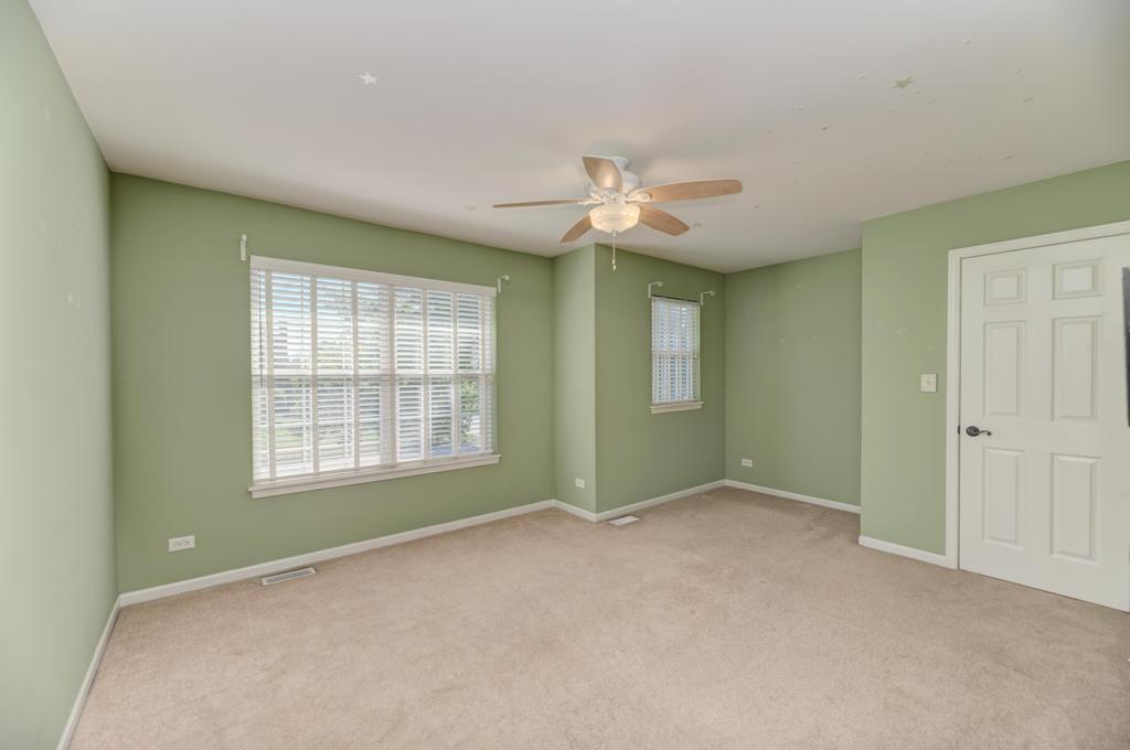 496 Bennett Drive, North Aurora, IL 60542