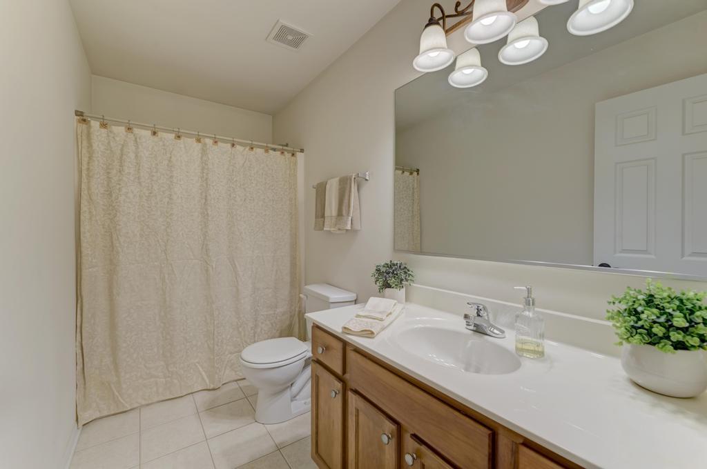 496 Bennett Drive, North Aurora, IL 60542