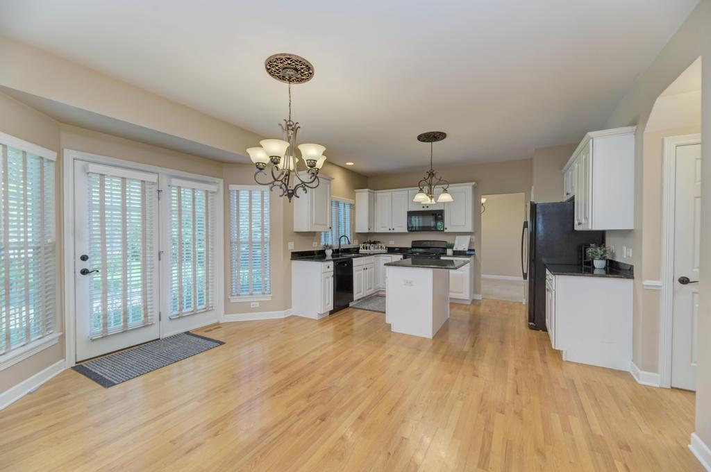 496 Bennett Drive, North Aurora, IL 60542