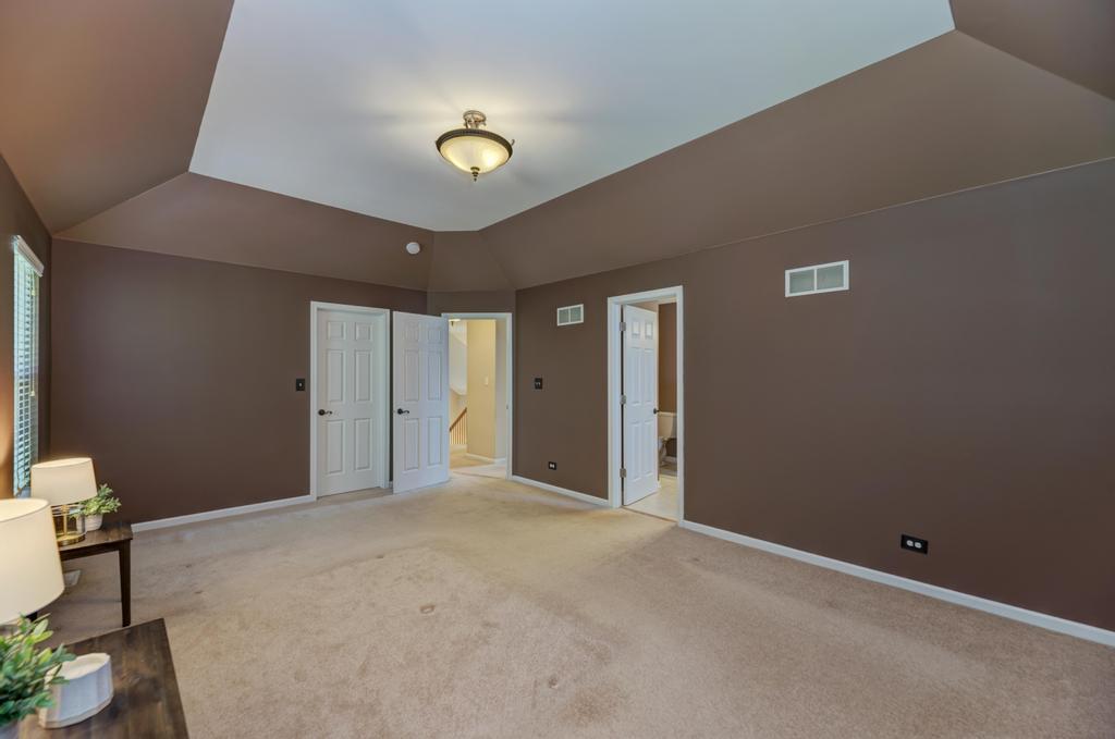 496 Bennett Drive, North Aurora, IL 60542