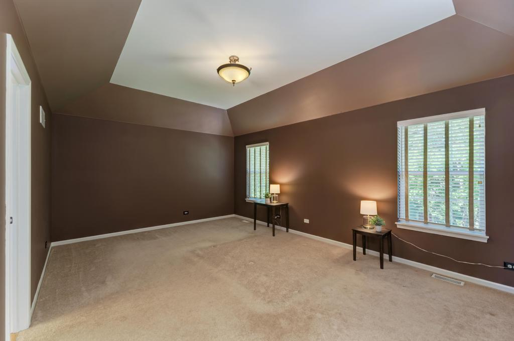 496 Bennett Drive, North Aurora, IL 60542