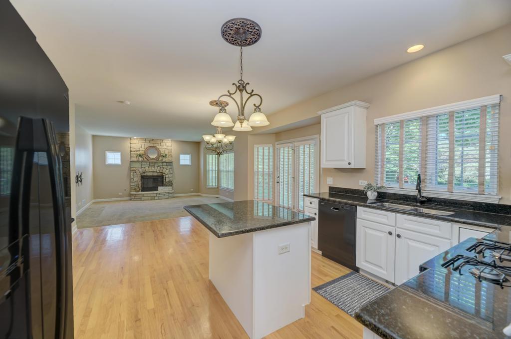 496 Bennett Drive, North Aurora, IL 60542