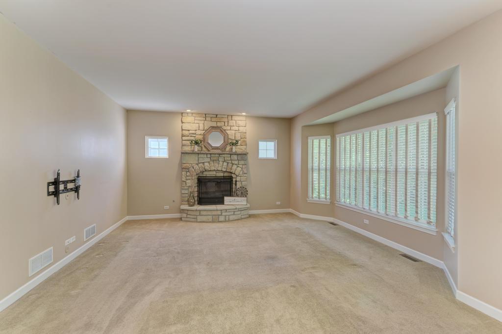 496 Bennett Drive, North Aurora, IL 60542