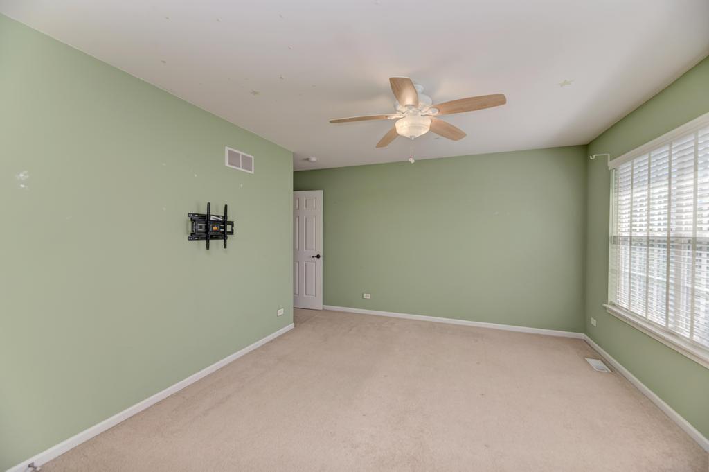 496 Bennett Drive, North Aurora, IL 60542