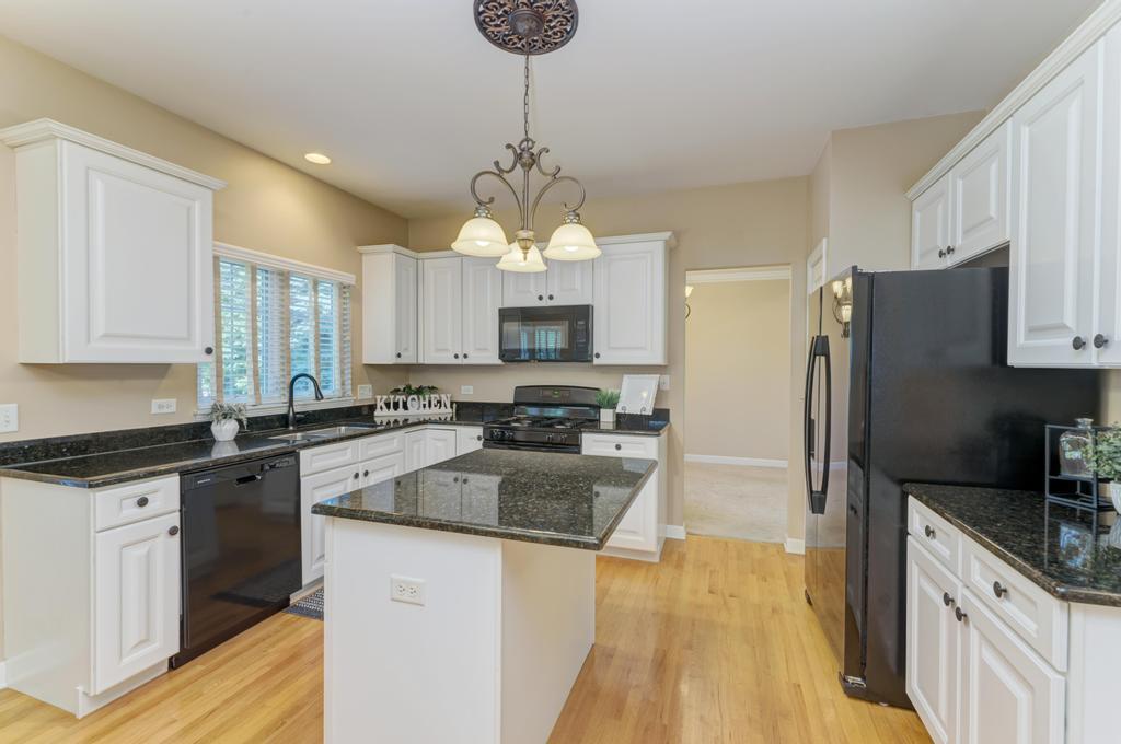 496 Bennett Drive, North Aurora, IL 60542