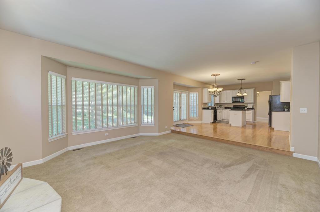 496 Bennett Drive, North Aurora, IL 60542