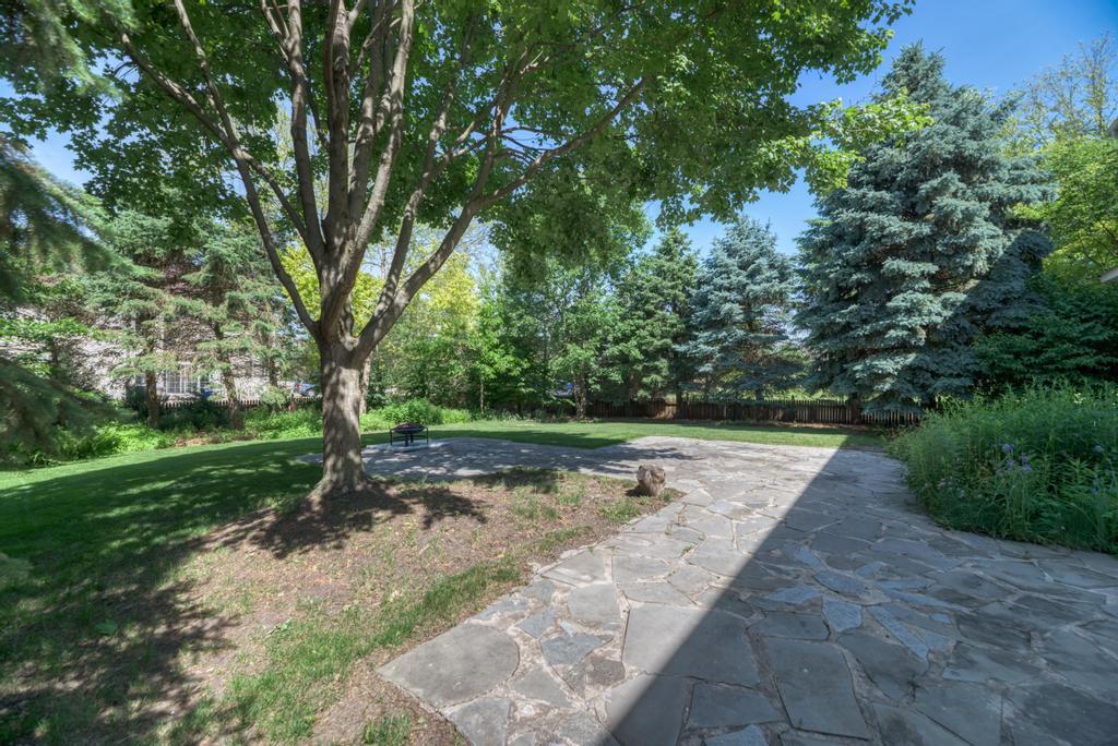 496 Bennett Drive, North Aurora, IL 60542