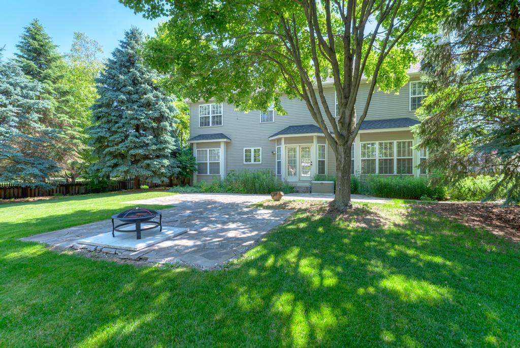 496 Bennett Drive, North Aurora, IL 60542