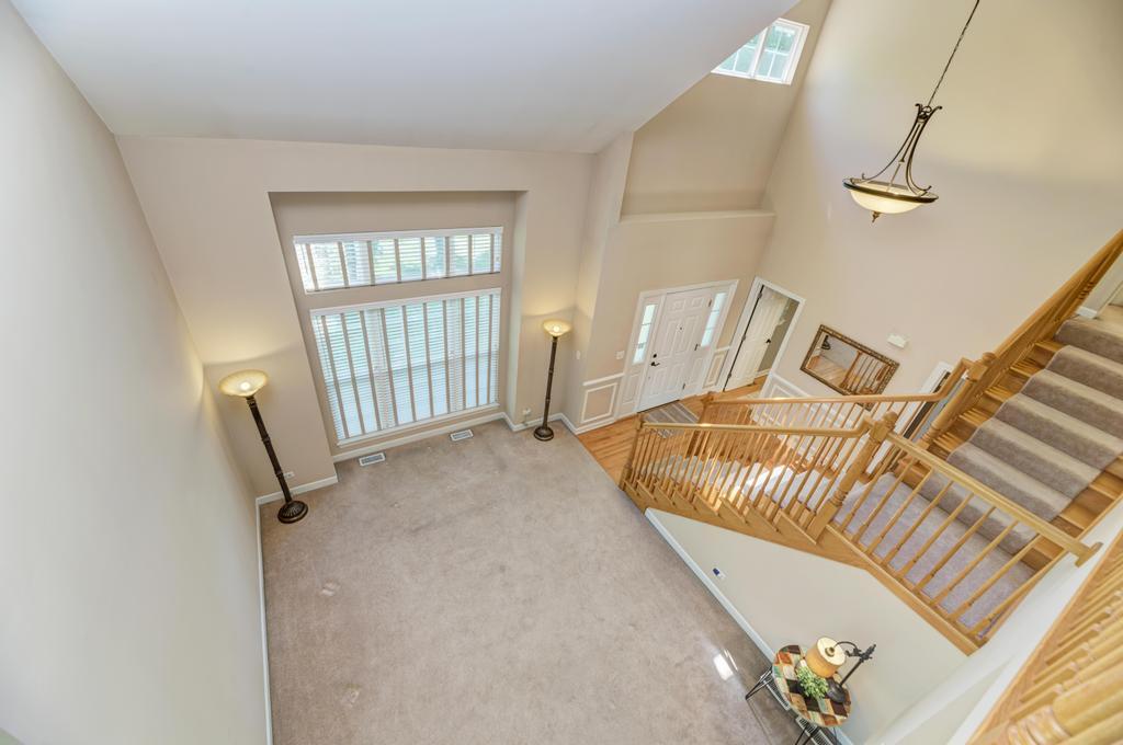 496 Bennett Drive, North Aurora, IL 60542