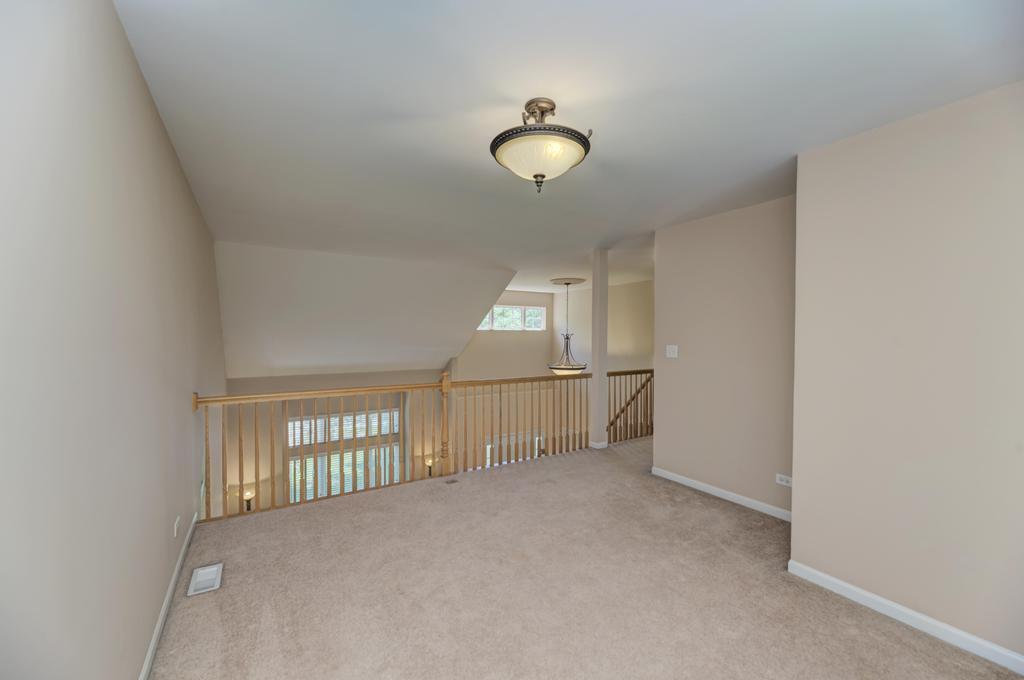 496 Bennett Drive, North Aurora, IL 60542