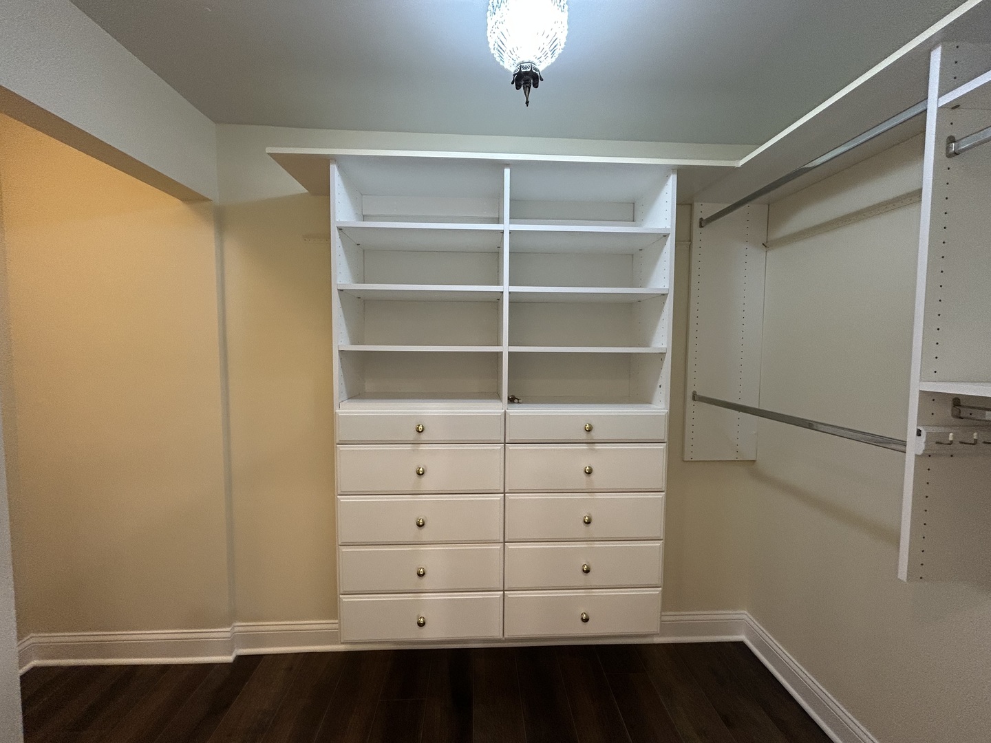 1 Oak Brook Club Drive #A105, Oak Brook, IL 60523