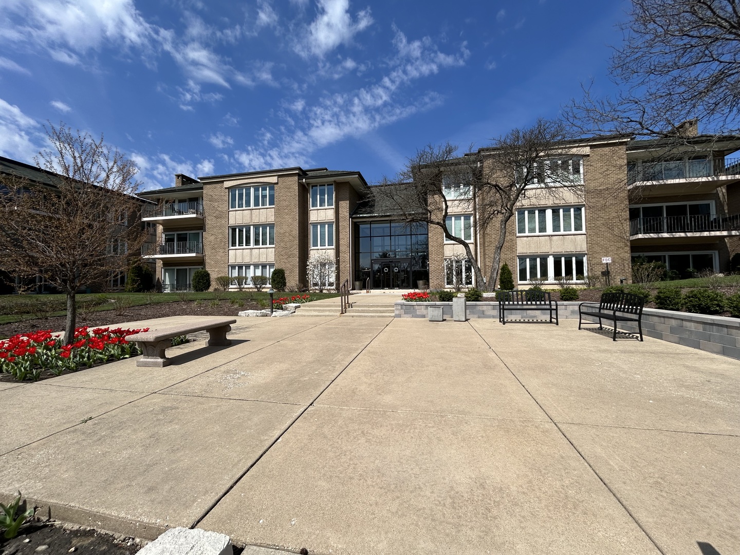 1 Oak Brook Club Drive #A105, Oak Brook, IL 60523