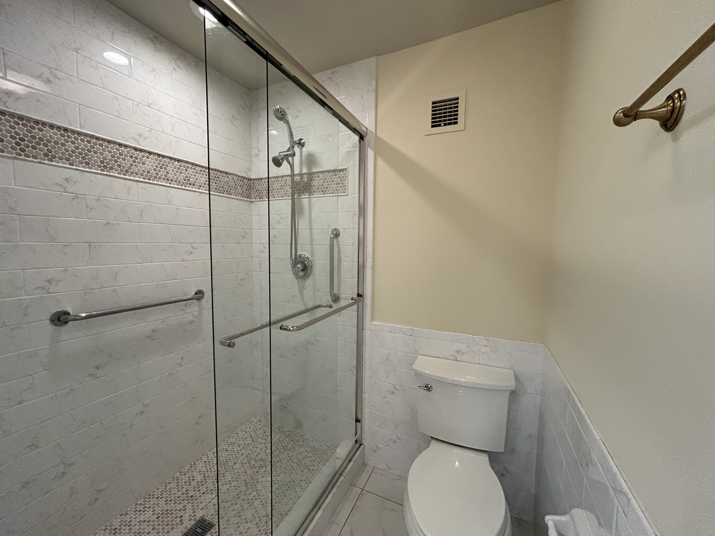 1 Oak Brook Club Drive #A105, Oak Brook, IL 60523