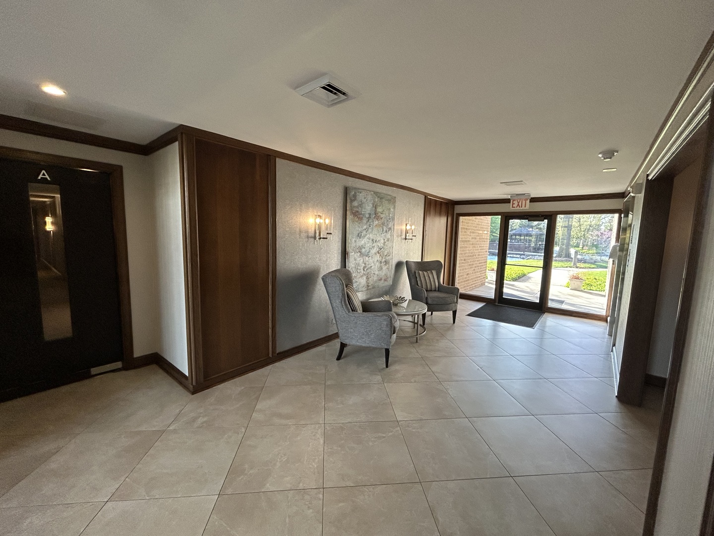 1 Oak Brook Club Drive #A105, Oak Brook, IL 60523