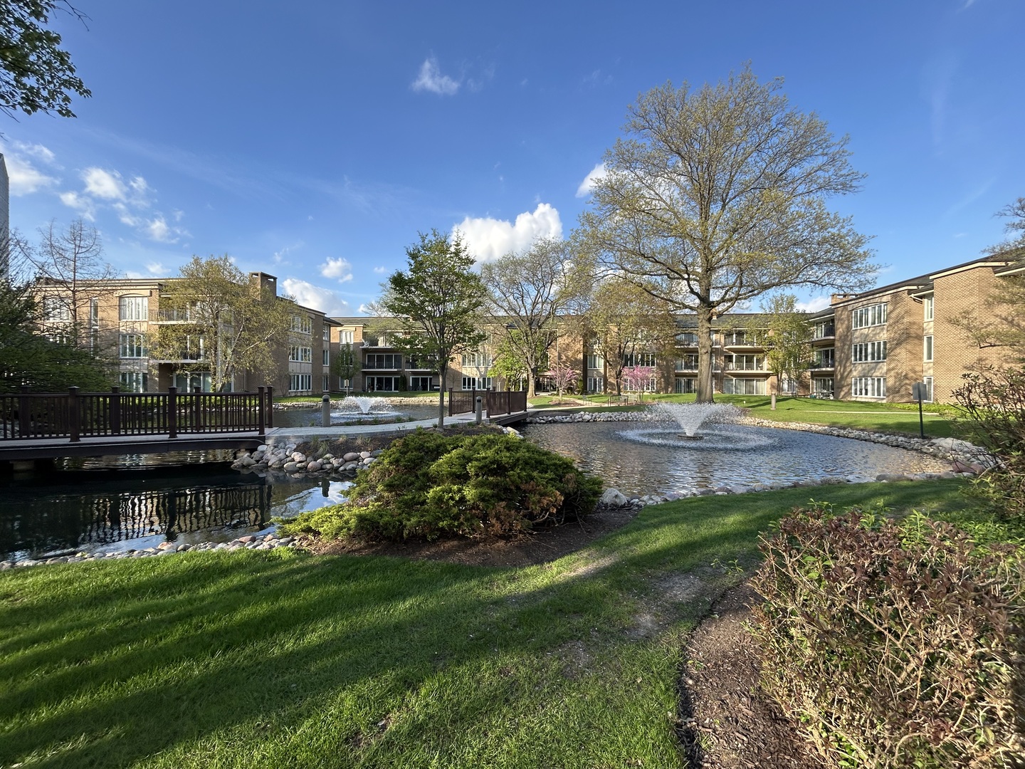 1 Oak Brook Club Drive #A105, Oak Brook, IL 60523