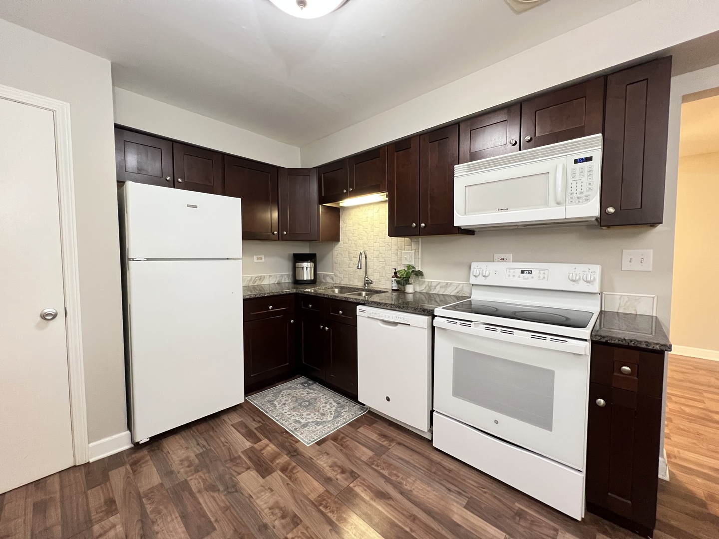 703 E Falcon Drive #C102, Arlington Heights, IL 60005