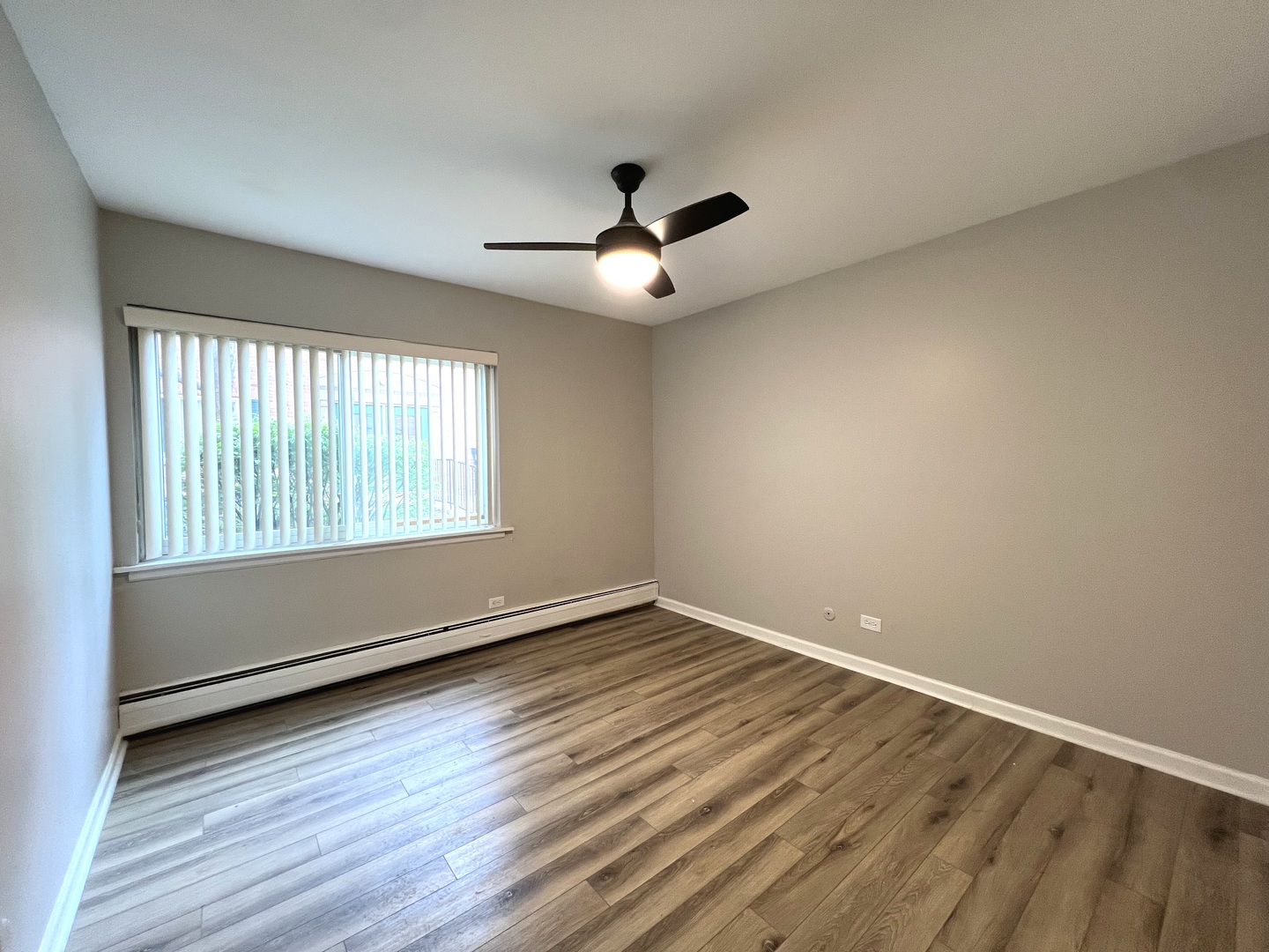 703 E Falcon Drive #C102, Arlington Heights, IL 60005