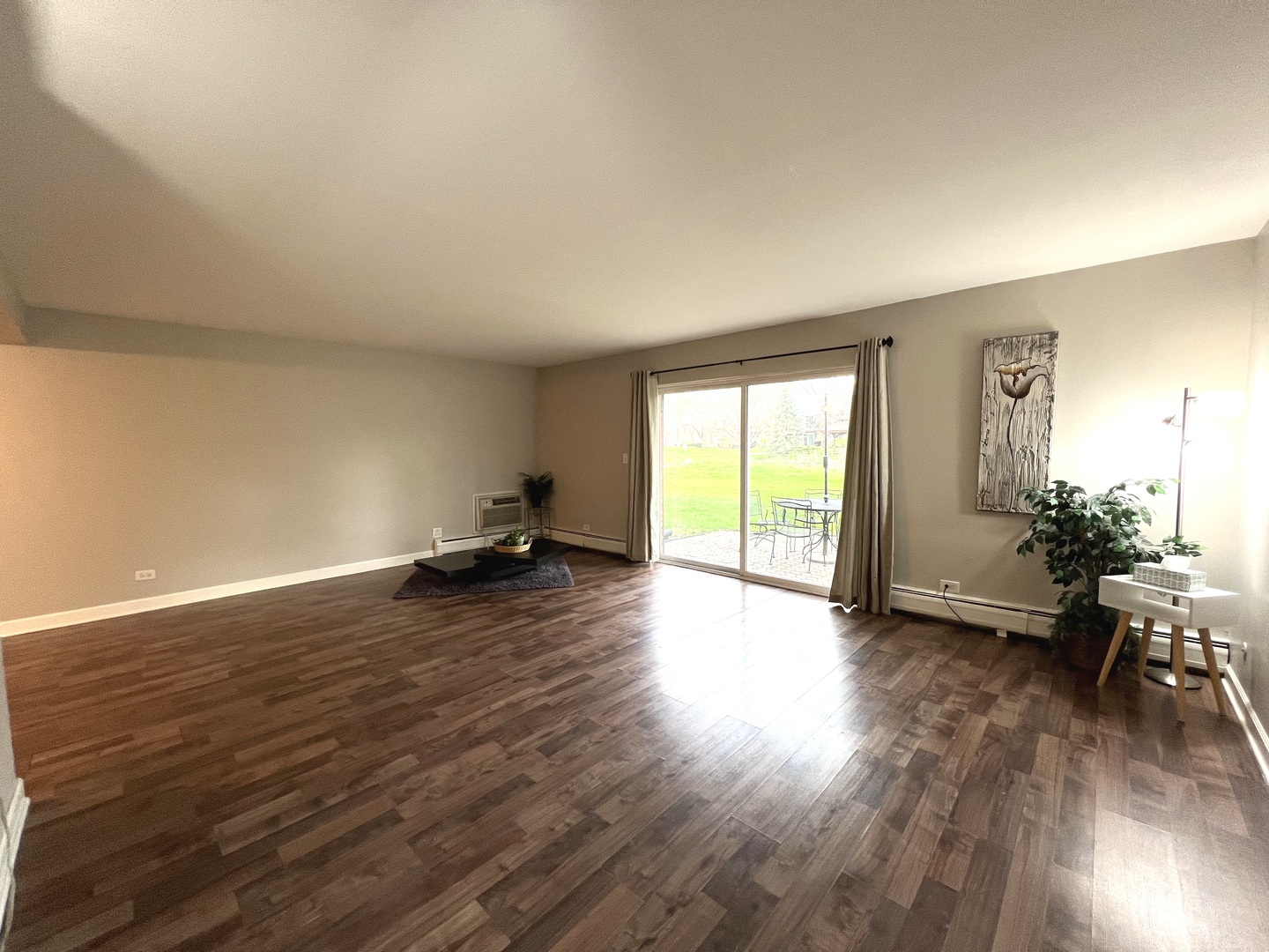 703 E Falcon Drive #C102, Arlington Heights, IL 60005