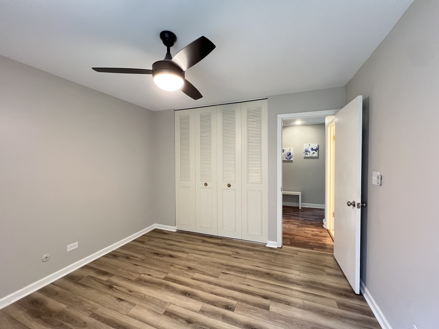 703 E Falcon Drive #C102, Arlington Heights, IL 60005