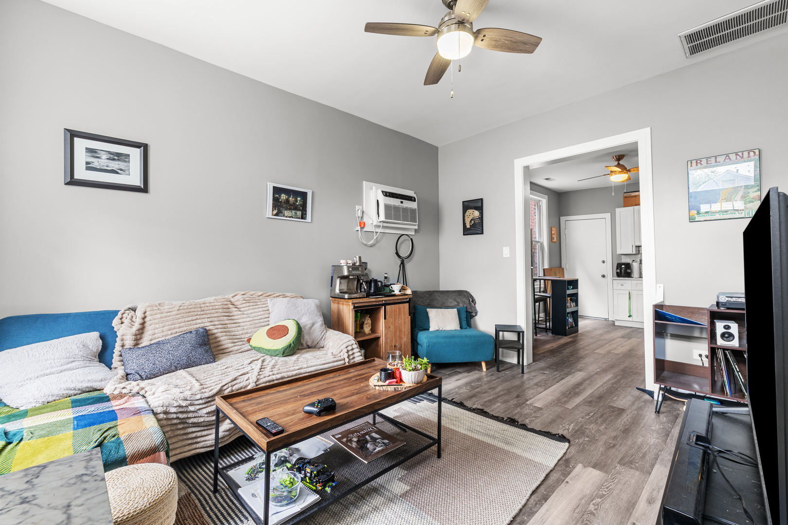 2233 N Southport Avenue #2R, Chicago, IL 60614