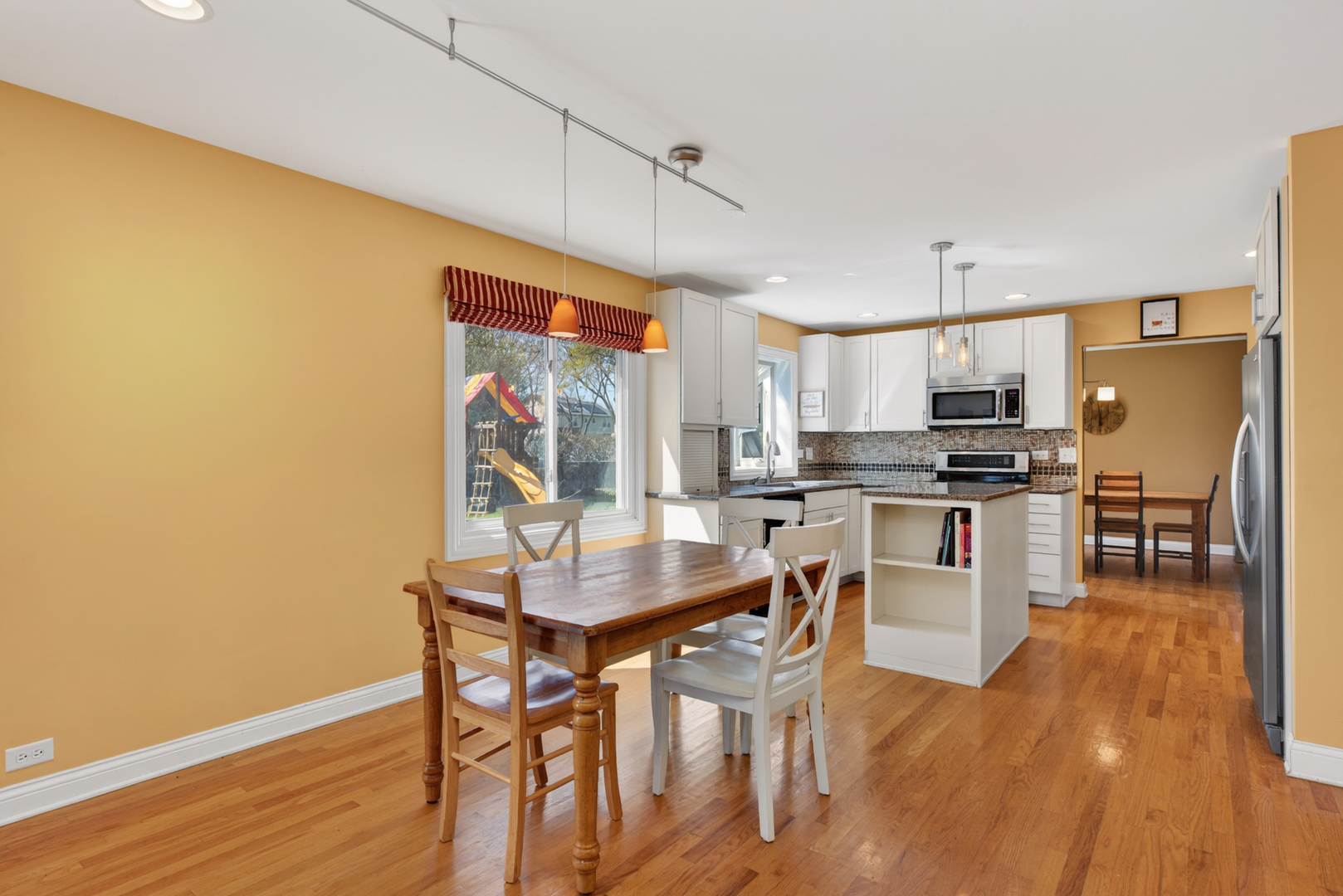 647 W Kimball Avenue, Palatine, IL 60067