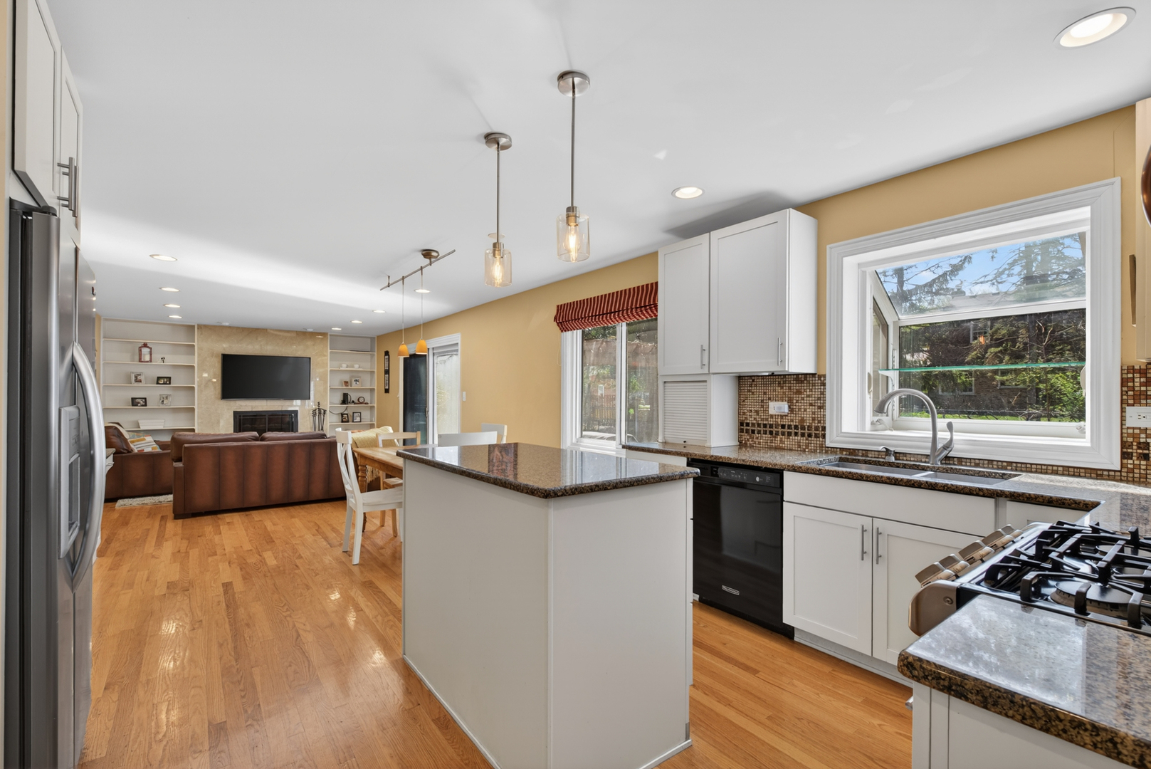 647 W Kimball Avenue, Palatine, IL 60067