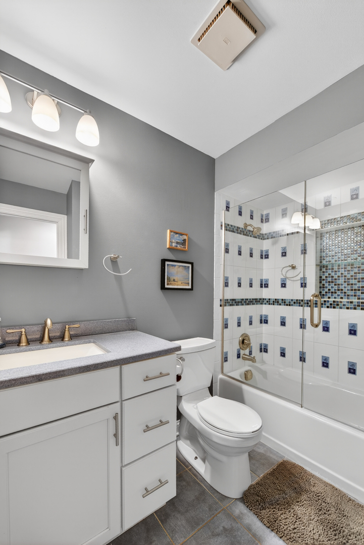 647 W Kimball Avenue, Palatine, IL 60067